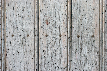 Puerta vieja de madera blanca con clavos, fondo, textura.