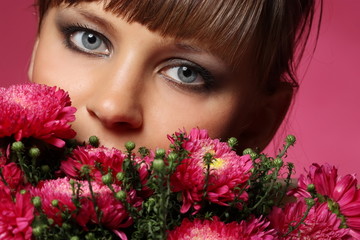 Naklejka premium Beautiful woman with flowers