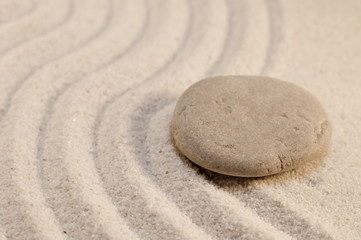 galet dans le sable simplicité