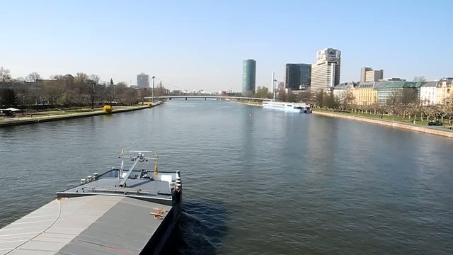 Lastkahn auf dem Main in Frankfurt