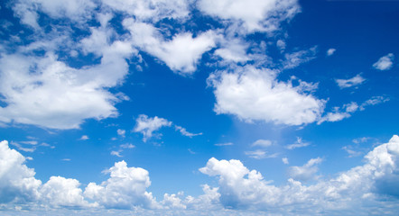 Obraz na płótnie Canvas Błękitne niebo