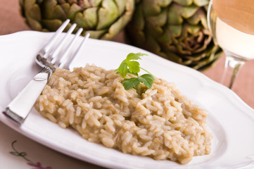 Risotto with artichokes. Risotto ai carciofi.