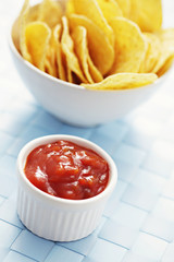 nachos with salsa