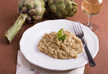 Risotto with artichokes. Risotto ai carciofi.