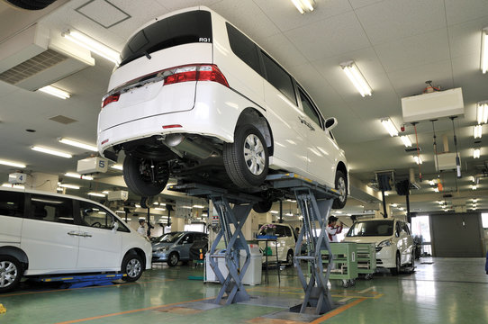 Fototapeta リフトアップされた自動車