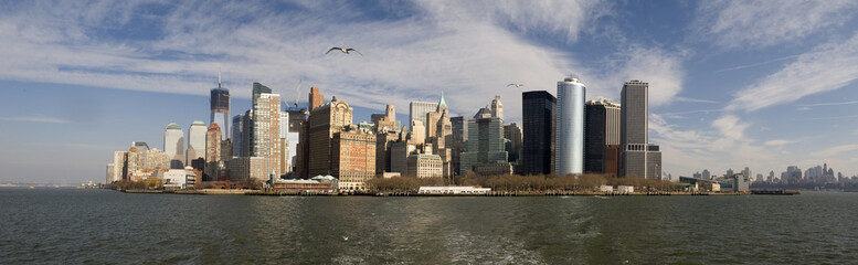 Obraz premium Manhattan Skyline nad wodą