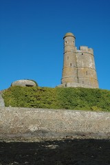 vue du fort de la hougue en été