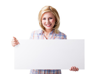 junge blonde Frau mit Werbefläche