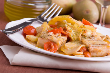 Fish, cherry tomatoes and potatoes. Pesce, pomodorini e patate.