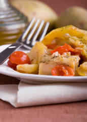 Fish, cherry tomatoes and potatoes. Pesce, pomodorini e patate.
