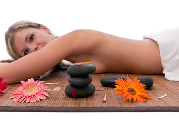 Obraz na płótnie Canvas Woman relaxing in spa while having beauty treatment