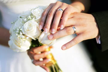 Foto op Plexiglas Wedding rings and hands © glogoski