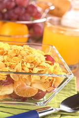 Fresh fruits with corn flakes