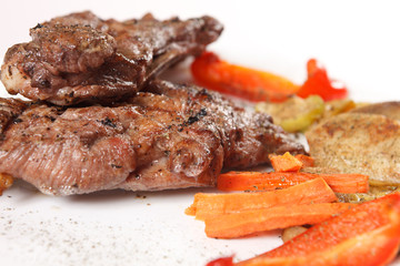 steak with grilled vegetables