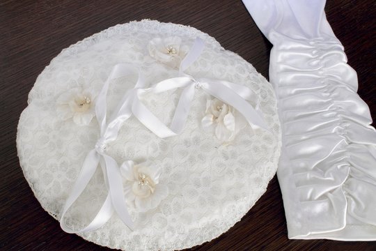 cuscino portafedi e guanto da sposa