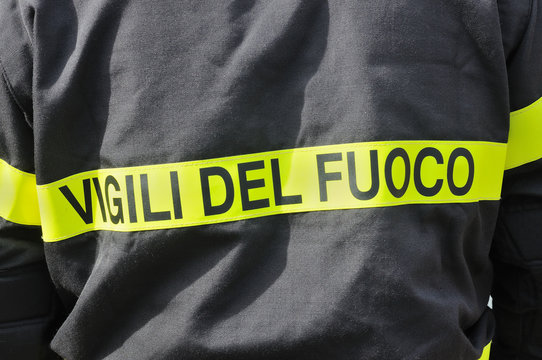 Vigili del fuoco, particolare della divisa