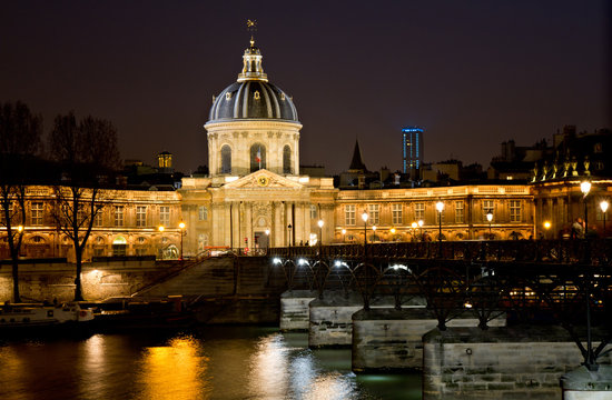 Fototapeta Institut de france at night