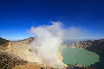 Fotobehang kawah ijen volcano © noomhh