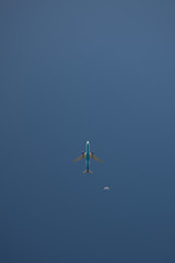 Avion et lune
