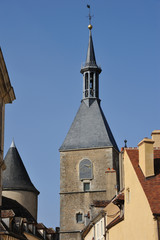 Fototapeta na wymiar Avallon Kościół św Łazarza. Wieża
