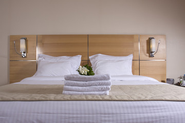 King sized bed in a luxury hotel room