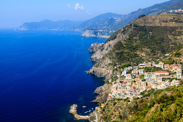Fototapeta na wymiar Aerial View of Riomaggiore w Cinque Terre, Włochy