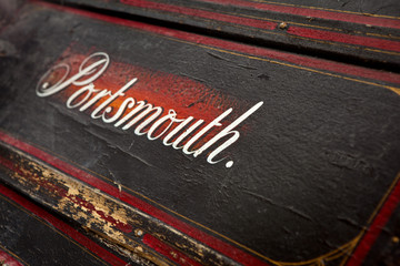 Portsmouth, Angleterre, coffre, bagage, malle, signe