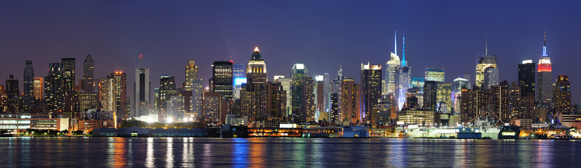 Fototapeta na wymiar New York City Manhattan o zmierzchu