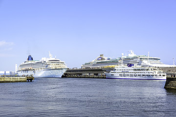 Fototapeta na wymiar luksusowych statków wycieczkowych w Jokohamie w Japonii Osanbashi Pier