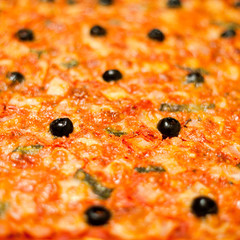 pizza oliwki pizzeria ser sos pomidorowy pieczone ciasto - obrazy, fototapety, plakaty