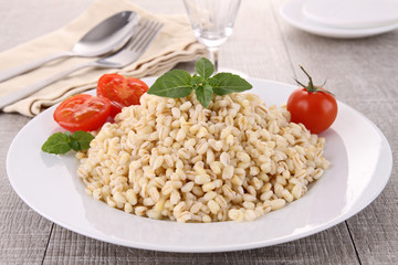 plate of wheat, tomato and basil