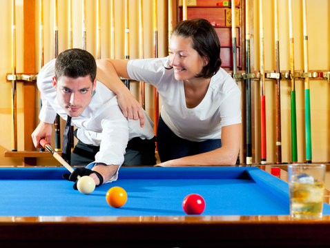 couple playing billiard expertise teacher