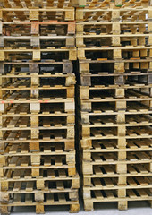wood pallets for the storage of the goods