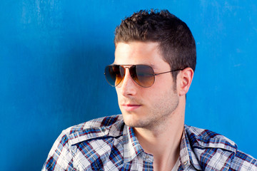 Obraz premium handsome man with plaid shirt and sunglasses