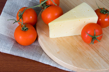 Yellow cheese with fresh tomatoes