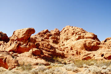 Fototapeta na wymiar Red Rock Formations Poniżej Clear Blue Skies