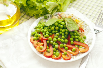 Green peas with red pepper