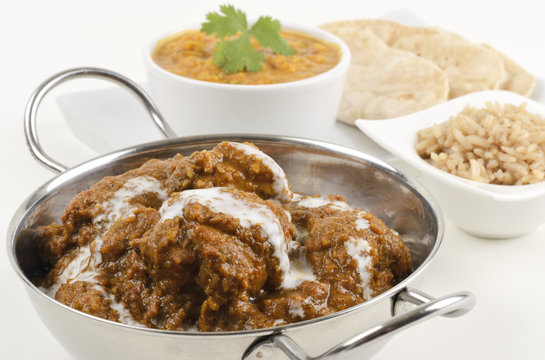 Goan Chicken Xacuti with coconut milk - rice, dahl & chapati