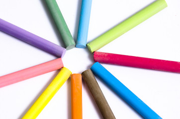 gruppo di gessi colorati convergenti