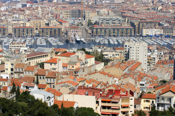 Fototapeta na wymiar Marseille, le vieux port vu de haut