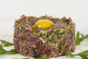 steak tartare with egg