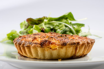 quiche mit Salat
