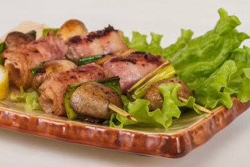 Bacon wrapped grilled Scallops with mushrooms and bacon