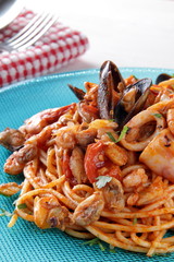 spaghetti con frutti di mare