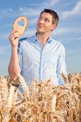 mann mit brot