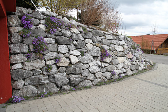 Natursteinmauer