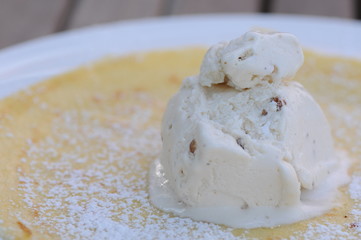 Palatschinken mit Eis