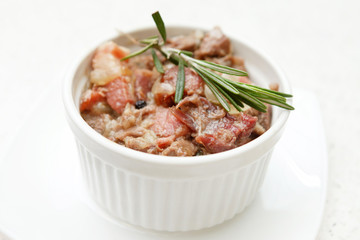 rabbit in a spicy sauce