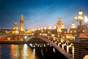 Fototapeta na wymiar Pont Alexandre 3 - Paryż - Francja