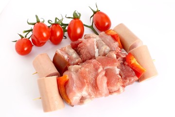 spiedini di carne e pomodori